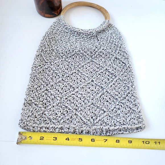 Handheld Woven summer bag wood circle handle - Picture 2 of 5